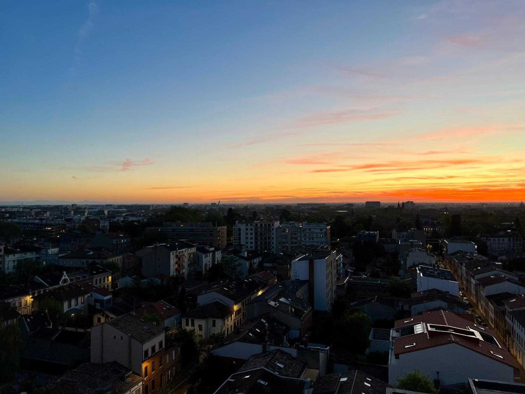 טולוז Sunset Duplex - Grand-Rond, Jardin Des Plantes, Centre-Ville, 2 Bdrs 60M2, Ac, Free Public Car Park 200M Away, Netflix - T3 60M2 Avec Clim, Parking Public Gratuit A 200M מראה חיצוני תמונה